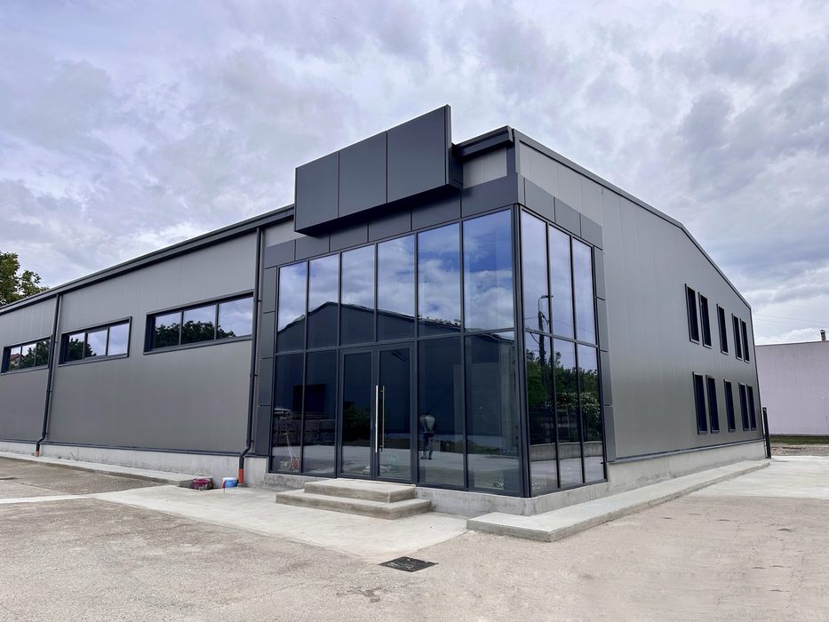 Spațiu showroom 600 mp – vizavi Kaufland – acces TIR, curte privată