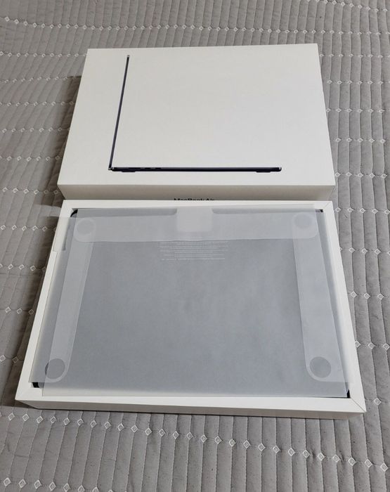 Macbook Air M2 15dyum  midnight blue full box sotiladi!!!