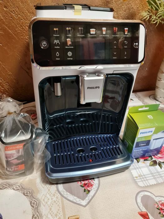 Espressor automat Philips seria 5500, ice cafe nou