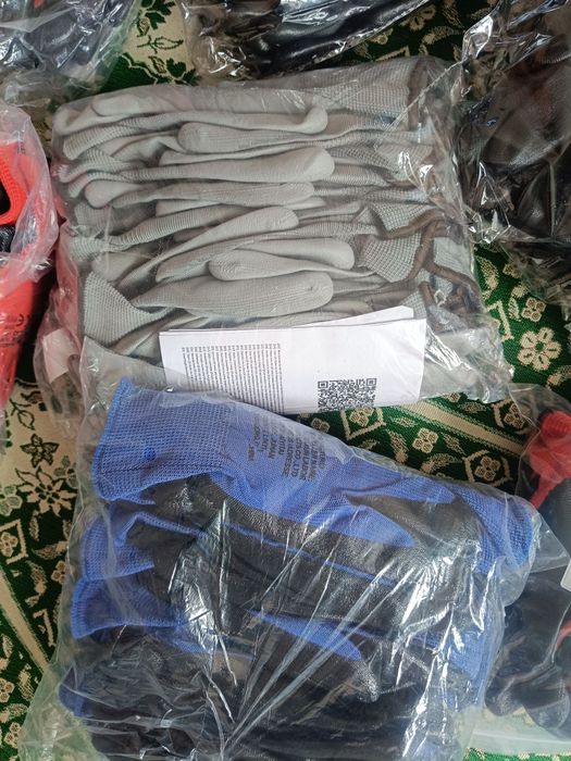 Нейлоновые перчатки