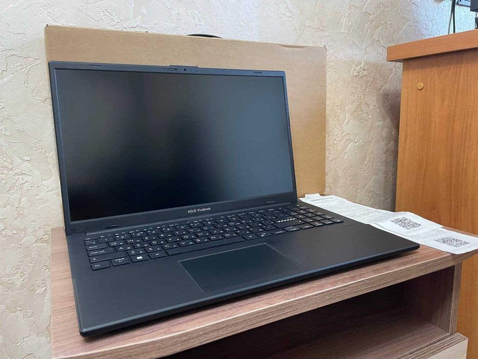 Asus E1504g /Core i3-n305/8Gb Ram/256Gb ssd/intel Uhd Graphics/