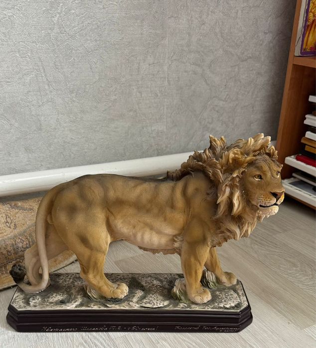Лев статуетка подарок