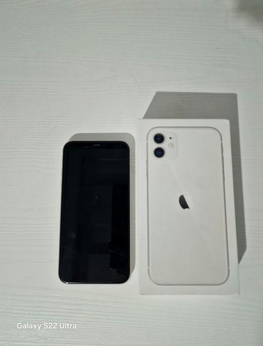 IPhone 11 doua huse cadou