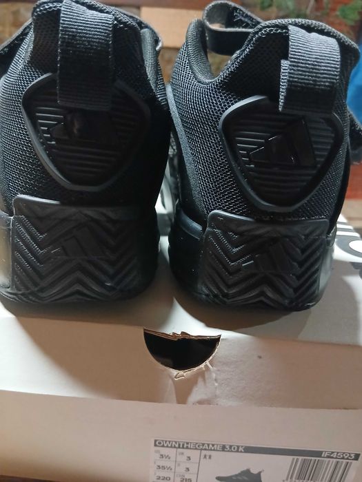 Маратонки адидас