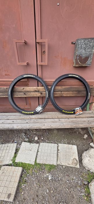 ПРОДАВАМ: ЧИСТО НОВИ гуми Maxxis High Roller 26" x 2.35 (DH Casing / Super Tacky) - ЧИФТ