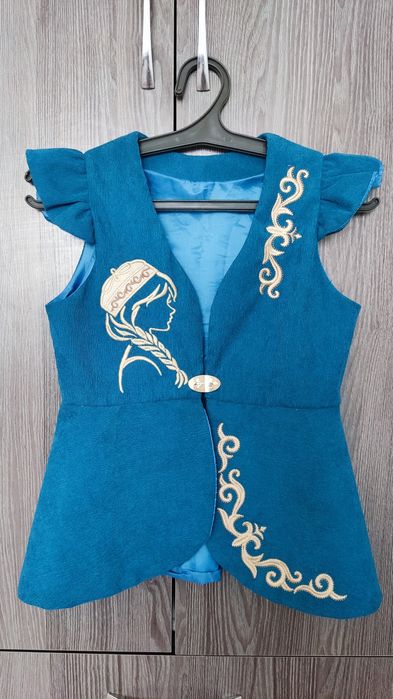 Жилет для девочки в национальном стиле