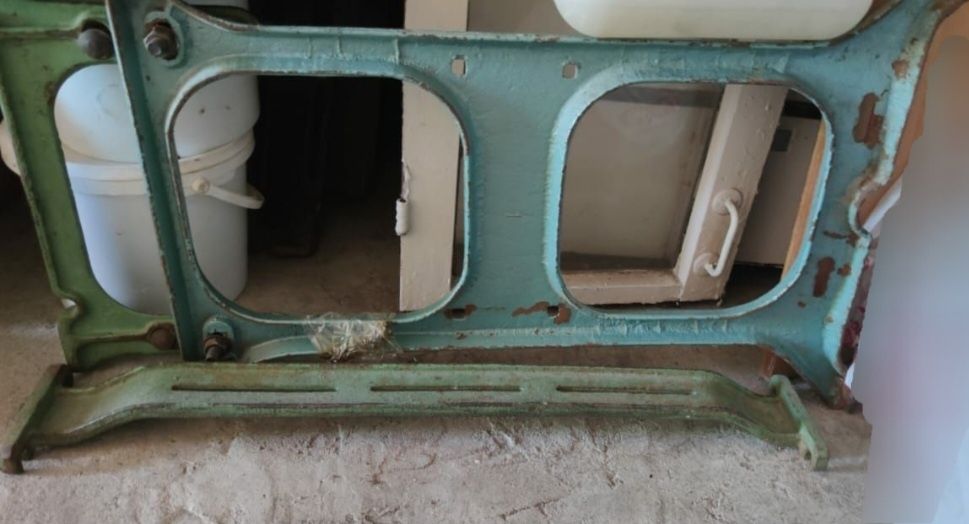 Стол от швейной машинки