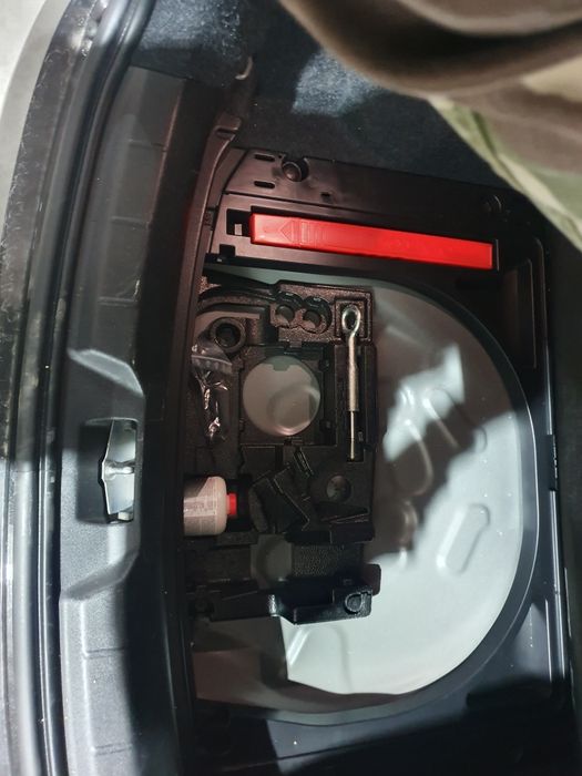 Dezmembrez vand Volvo V40 T3 , 2017 , euro 6 , 61000 km , 2.0 benzina