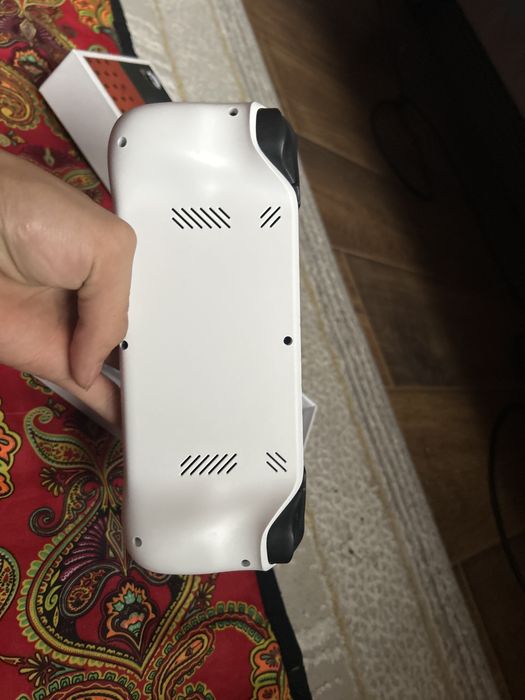 Продам игровую консоль