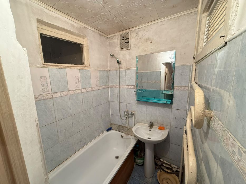 Продам 2хком квартиру район Бэста.