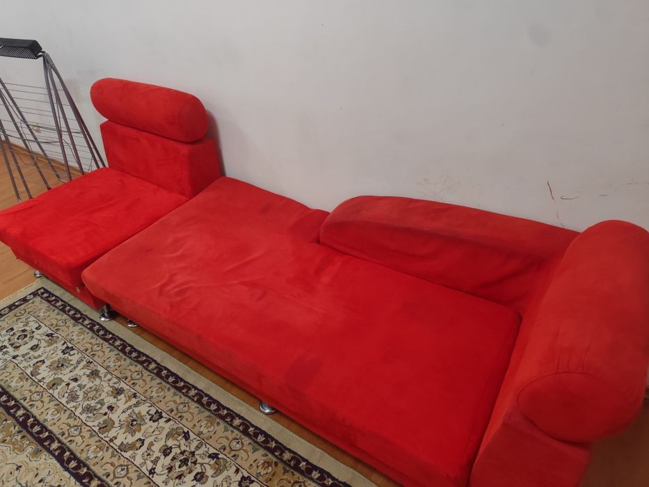 Продам 2 дивана крассный