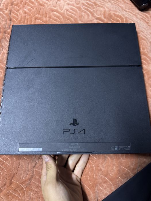 Срочно продаю PS 4  на 1тб