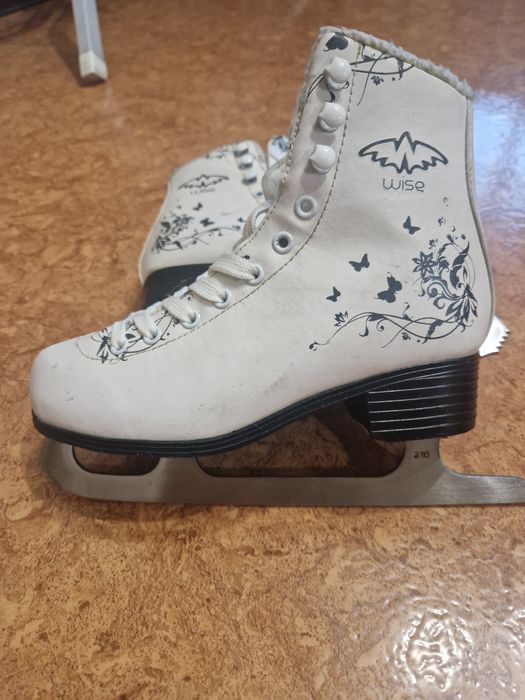 Коньки фигурные для девочки