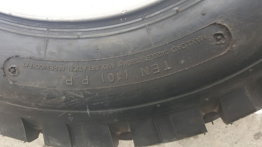 Cauciucuri noi 10.0/75-15.3 montate pe janta tubeless 10PR remorca
