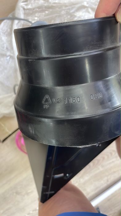 Продам вытяжку новая !