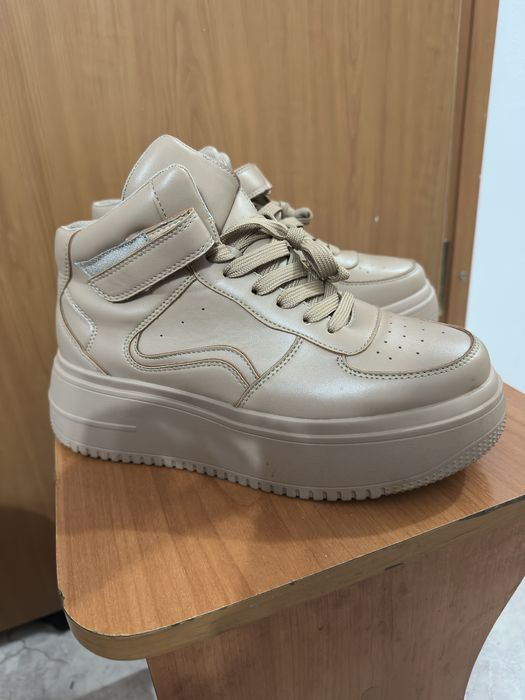 Продам кросовки осень-весна