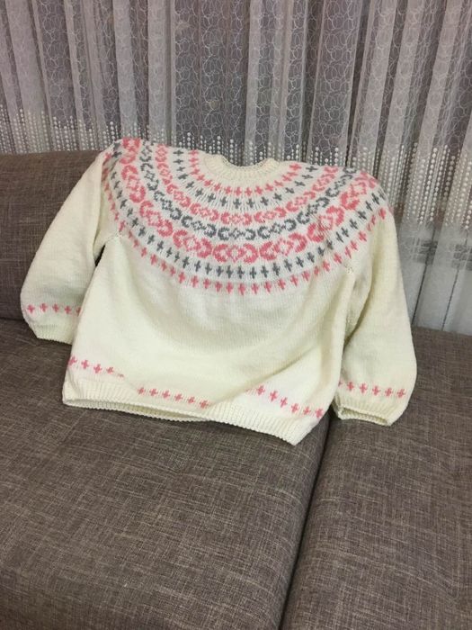 Ръчно изплетени пуловери