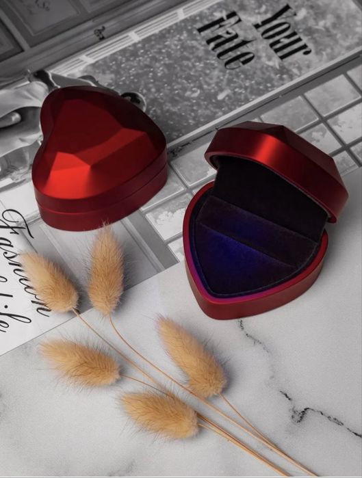 Футляр с подсветкой для кольца