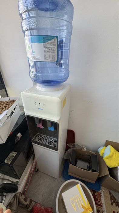 Кулер для воды диспансер