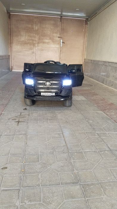 Bolalar uchun tayotta avtomobili