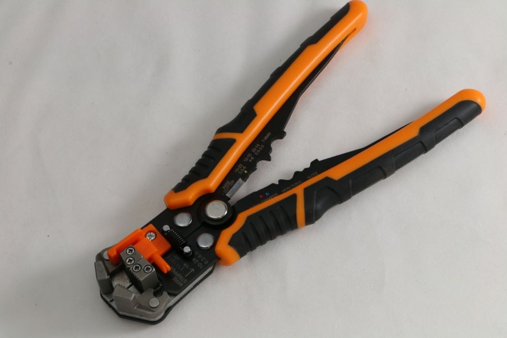 клещи 200 мм за сваляне на изолация и кримпване, Германия
