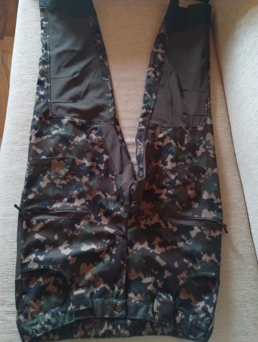 Pantaloni vanatoare tactici ca noi L si XL