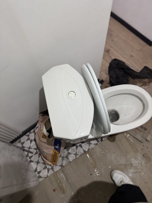 Продам унитаз керамический