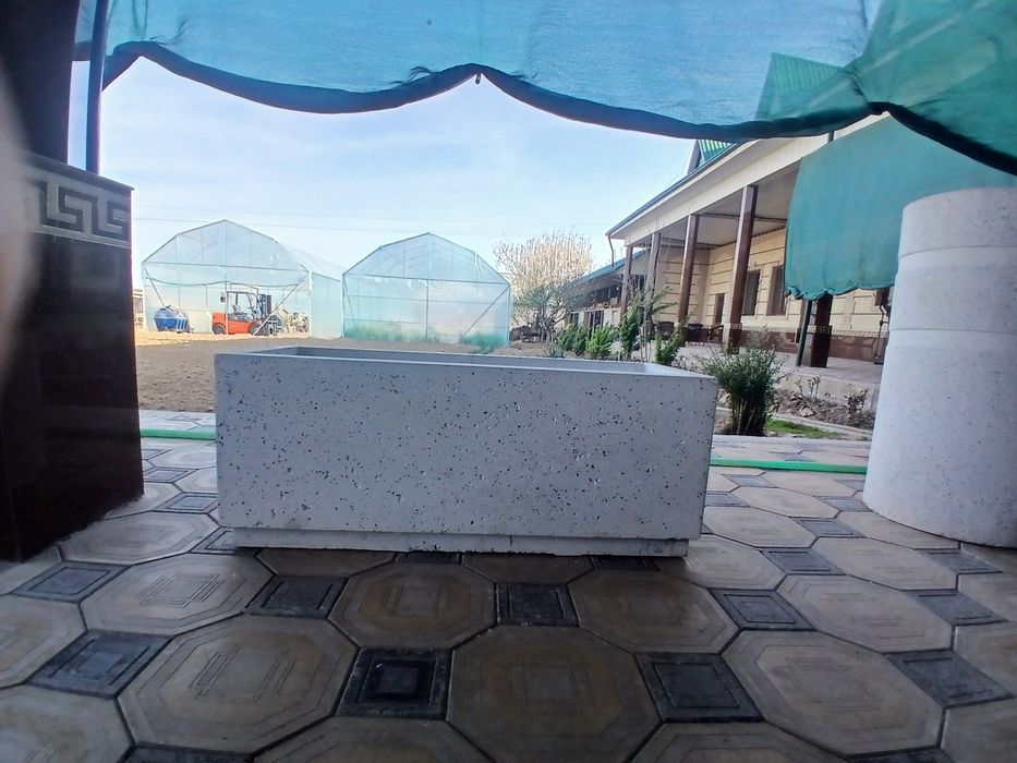 Miramirni skameyka urna