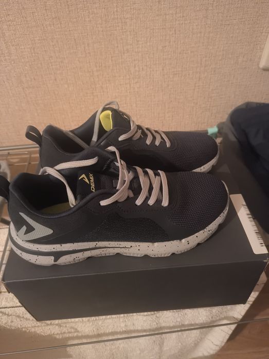 Продам кроссовки