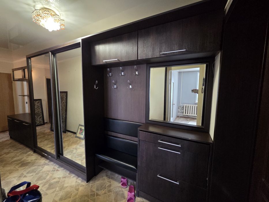 Отдам б/у прихожую