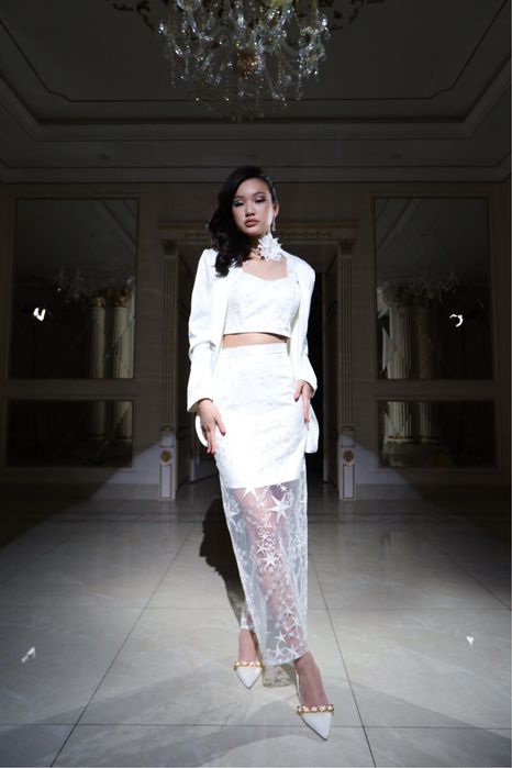 Костюм юбка карандаш с кроп-топом и пиджаком