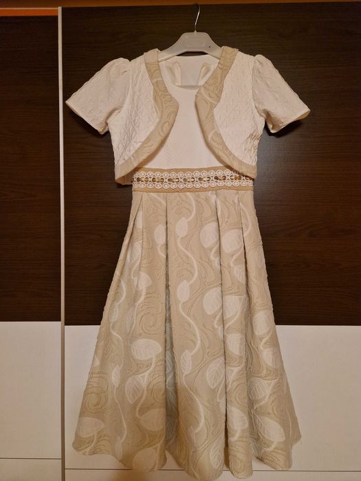 Рокля за момиче,подходяща за 10-11 год.