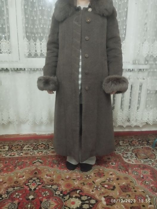 Ayollar paltosi sotiladi