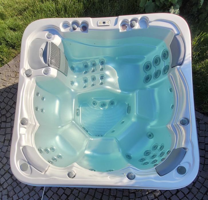 Minipiscina Jacuzzi fabricatie 2022, Wellis Kilimanjaro, 6locuri, cu factura si garantie, poze reale