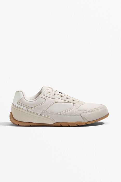 Сникърси велур Oysho