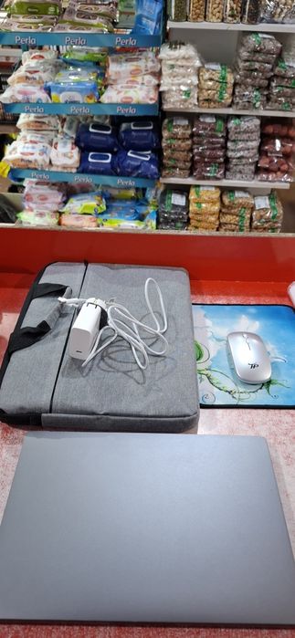 Noutbuk MI ideal holatda