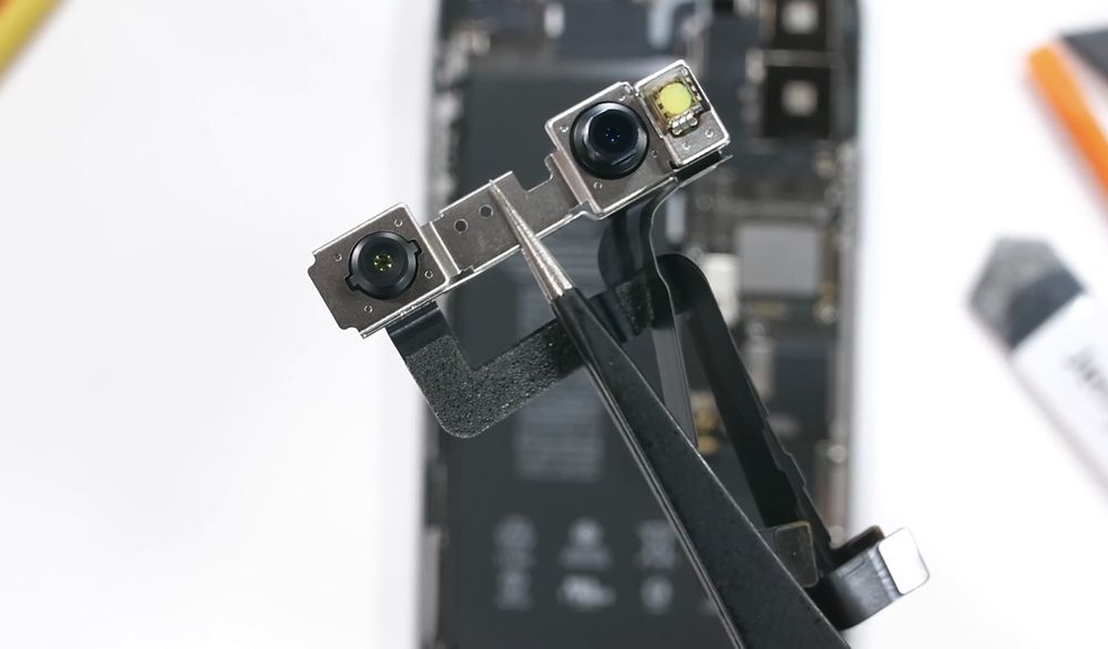 Reparatii Telefoane iPhone / Samsung