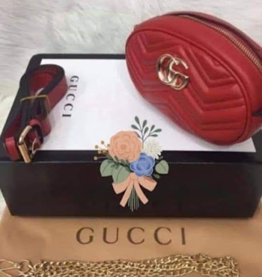 Borseta/geanta mini,curea si lant detașabil, logo auriu,saculet, etich