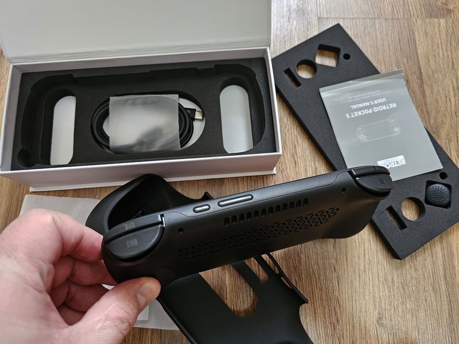 Retroid Pocket 5 универсальная консоль