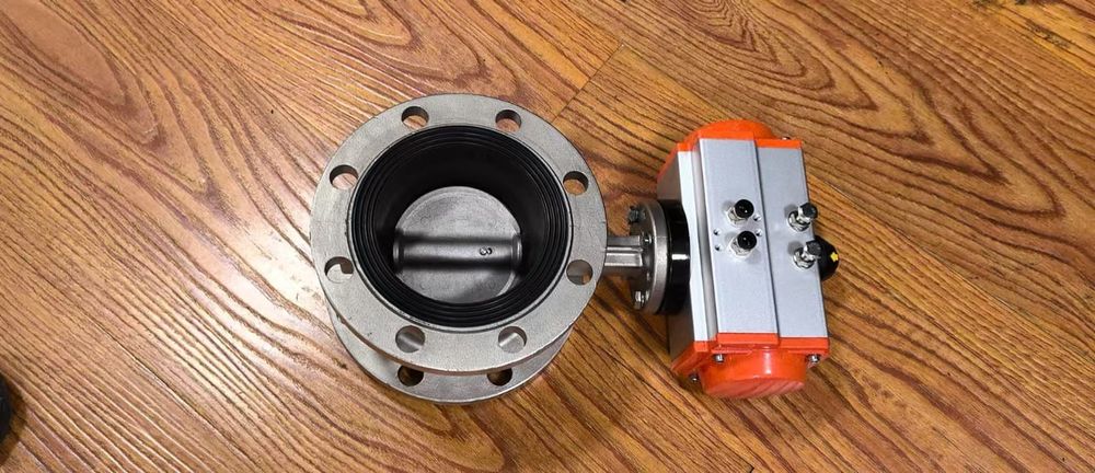 Затвор дисковый с пневмоприводом.