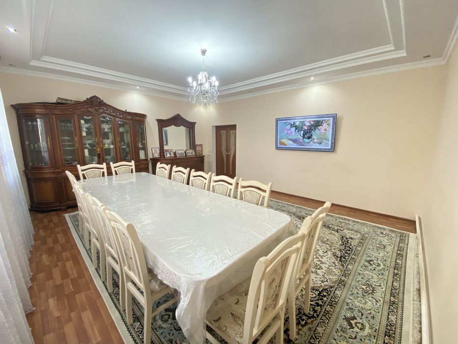 Продам стол для гостинной