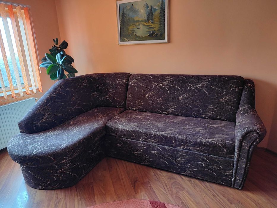 Colțar spațios, confortabil, stare bună – ideal pentru relaxare