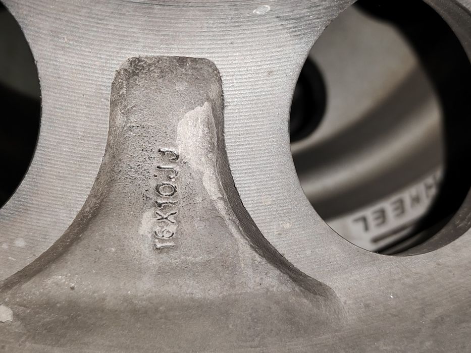 Резина с дисками, разболтовка 6×139.7