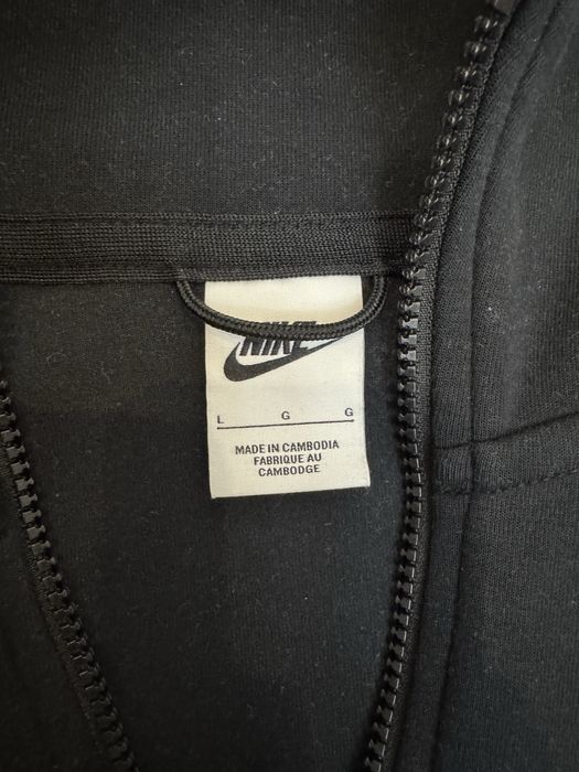 продам оригинальный nike tech fleece