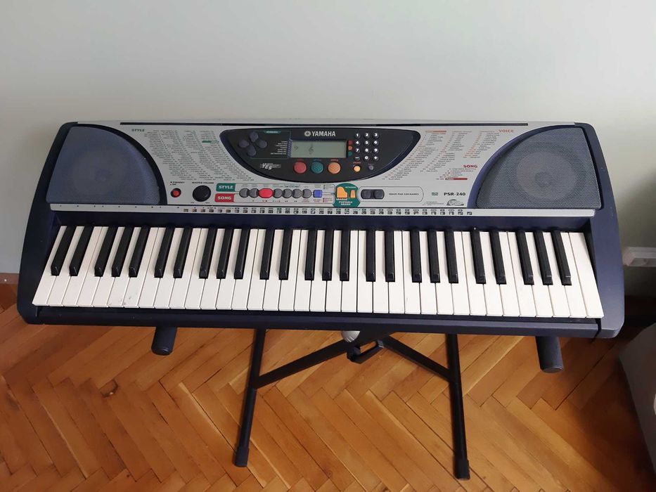 YAMAHA psr 240 Синтезатор / Клавир