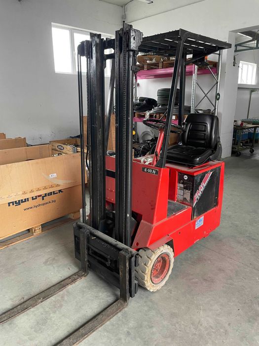 Stivuitor electric cu încărcător manevrabil eficient  spații inguste