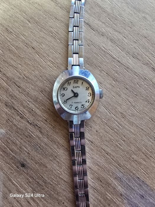 Продам часы женские