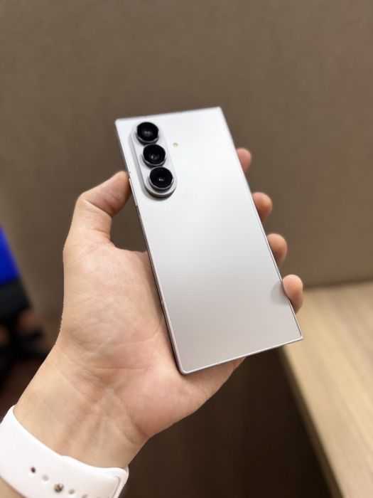 Срочно продам Samsung Galaxy Fold 7