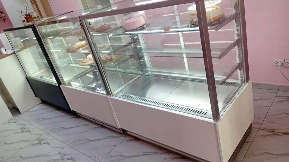 Витринный холодильник печка смег