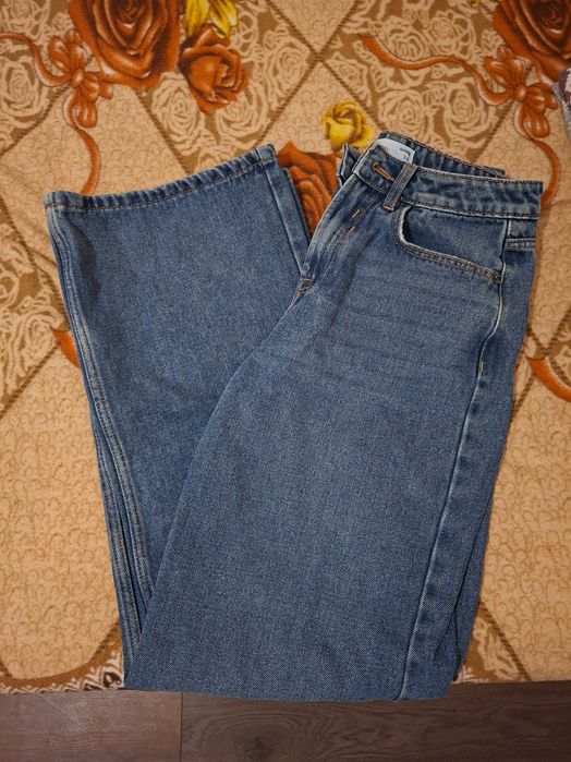 Тъмно сини дънки